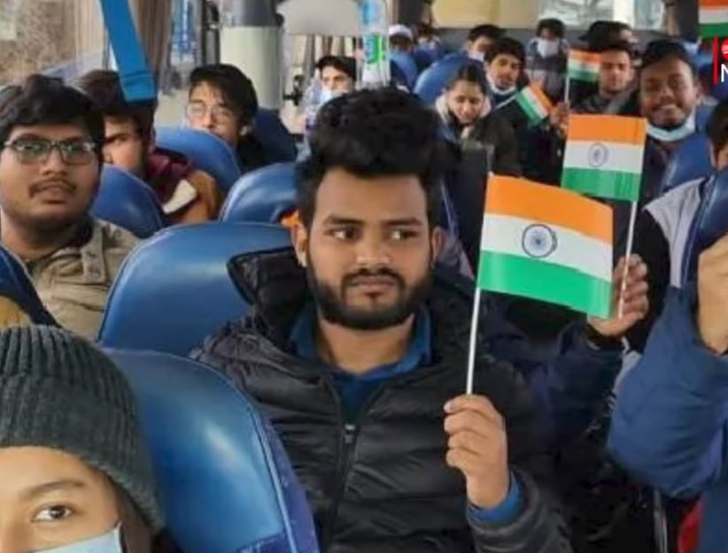 Pakistani & Turkish Students Uses Indian Flag to Cross Ukrainians Border
