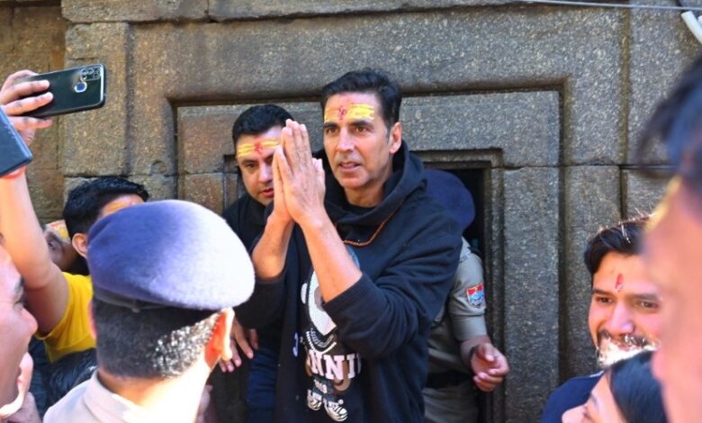 Akshay Kumar visited Jageshwar Dham in Almora Today and Offered Prayers