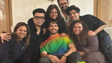 Sidharth Malhotra Celebrates his 39th birthday with Karan Johar, Aarti Shetty, Shakun Batra and Other Friends at Home
