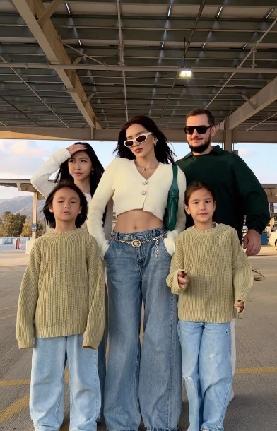 Aneka Aitimova complete family