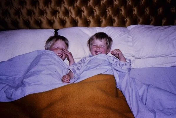 Childhood photo of Kimbal Musk with his brother Elon