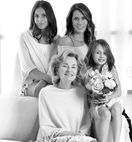 Cristina Greeven Cuomo with her kids and mother