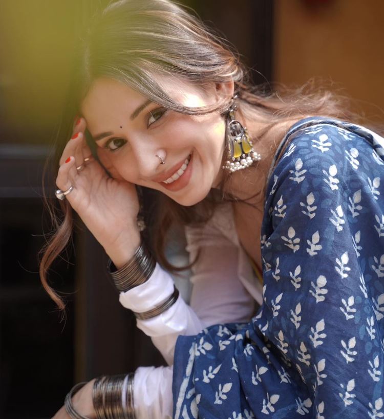 Heli Daruwala wiki