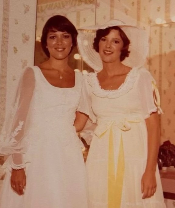 How Rich Is Kris Jenner's Sister, karen