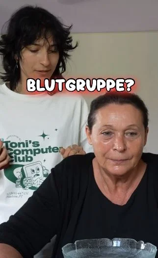 How2shirli with her mother
