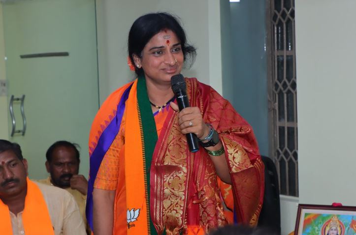 Kompella Madhavi Latha wiki