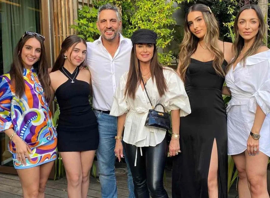 Kyle Richards with her husband Mauricio Umansky and daughters