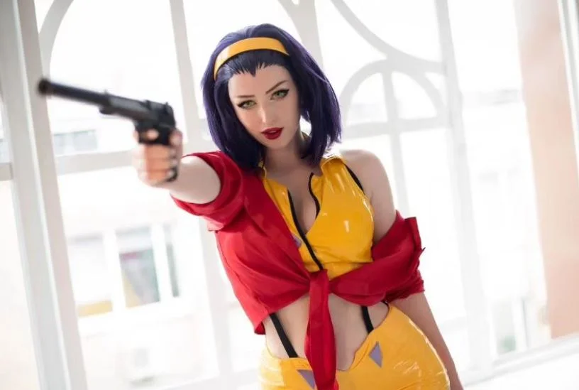 Lady Melamori is cosplayer
