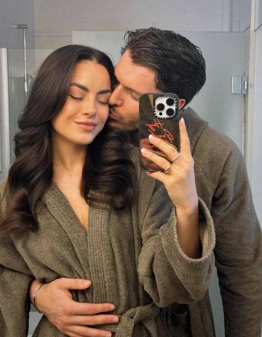 Lara Runarsson with her boyfriend