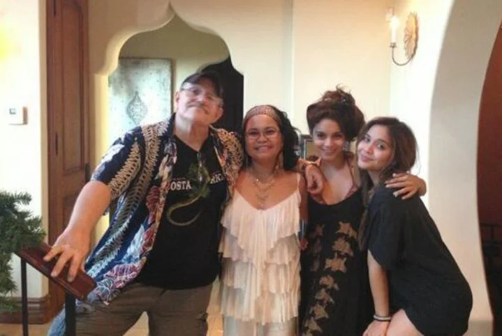 Stella Hudgens with her parents & siblings