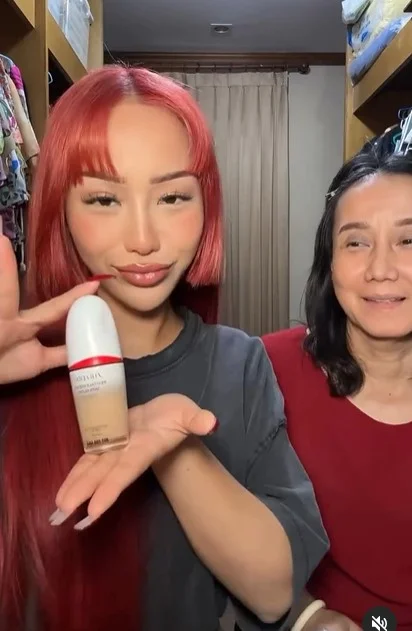 Taontm with her mother