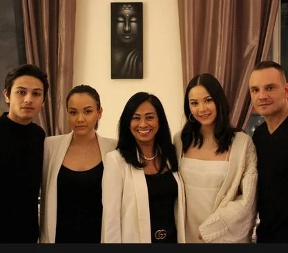 Alyssa Daguise complete family