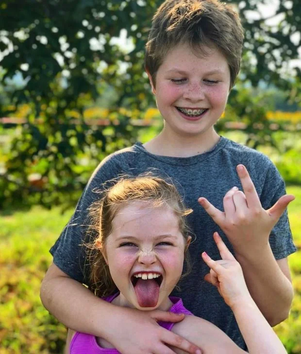 Childhood photo of Hudson with his sister