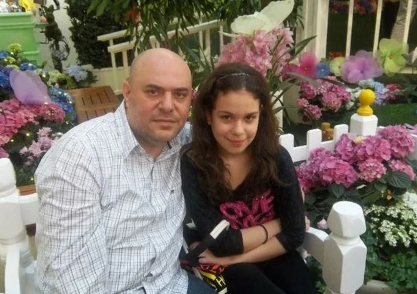 Childhood photo of Jennifer with her dad Jay