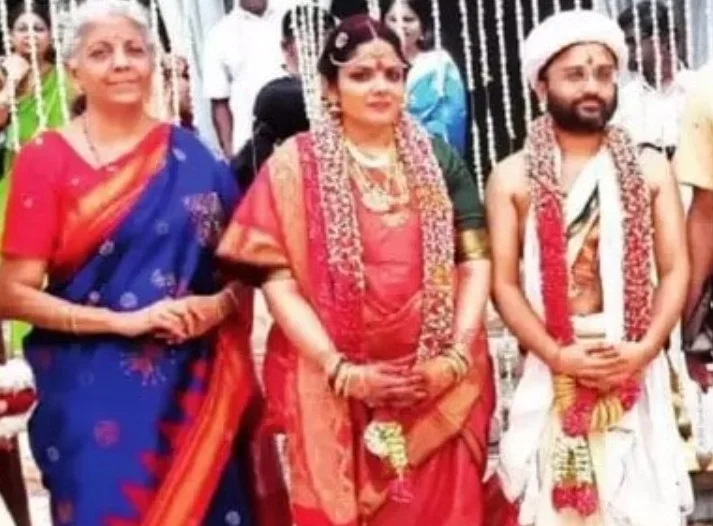 Parakala Vangmayi with her husband and mother