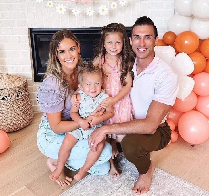 Sierra Honeycutt with her husband Rhett Honeycutt and kids