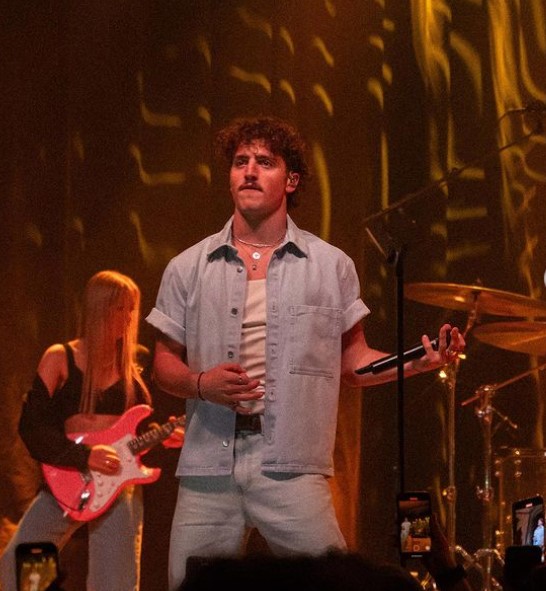 Benson Boone live show