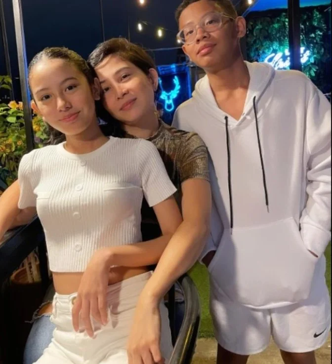 Jana Agoncillo with her family