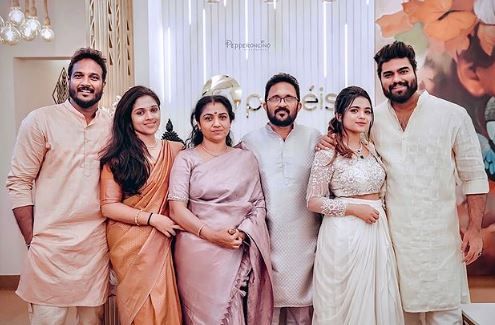 Arati Podi family