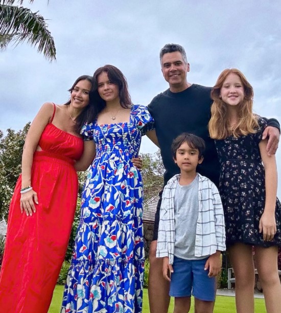 Cash Warren with his wife Jessica and kids