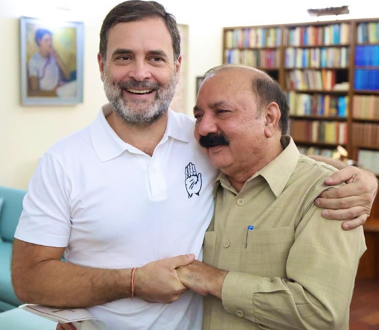 Kishori Lal Sharma with Rahul Gandhi