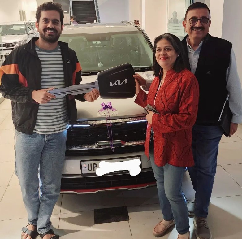 Nishant Suri with his parents