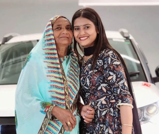 Shivani Kumari with her mother
