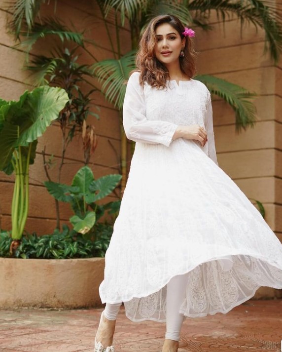 Kangna Sharma height