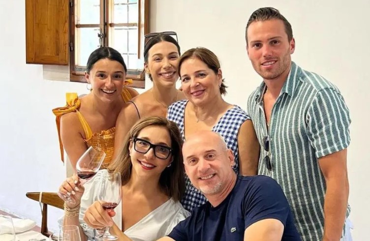 Linda Yaccarino with her family