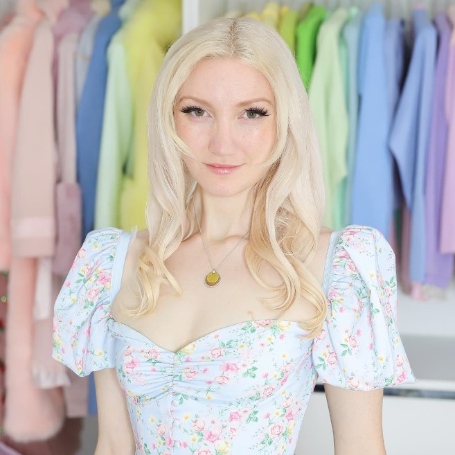 Pretty Pastel Please bio