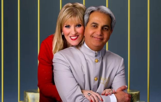 Suzanne Hinn files divorce
