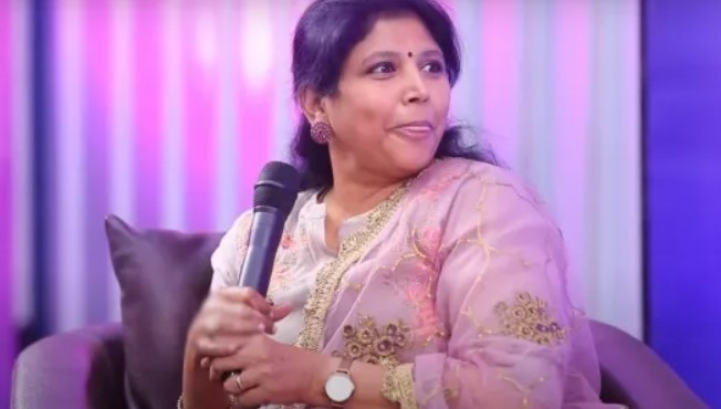 Roja Mohan bio