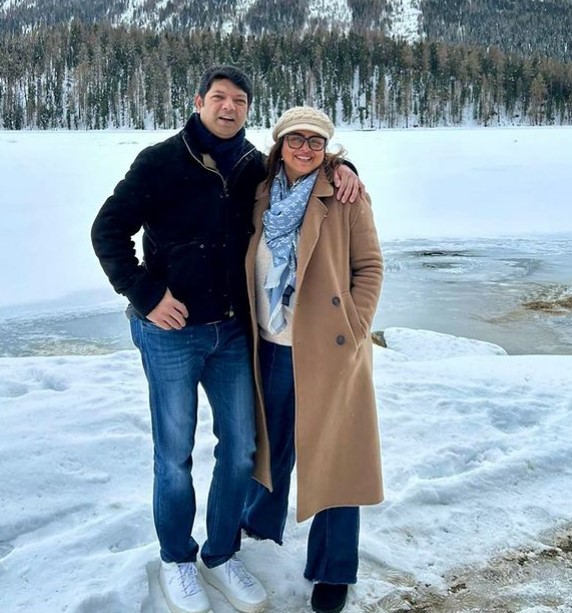 Apresh Ranjit with his wife Shilpa Shirodkar