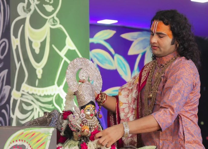 Dr. Aniruddhacharya Ji Maharaj bio