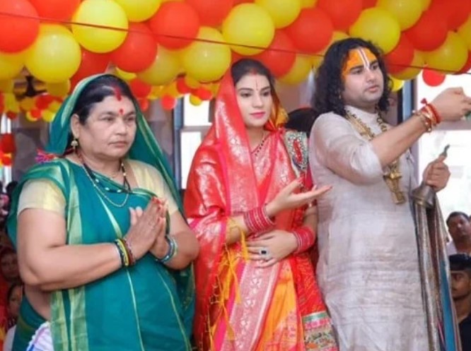 Dr. Aniruddhacharya Ji Maharaj with his wife and mother