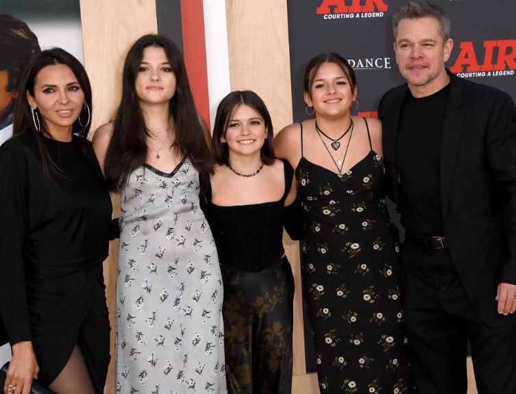 Luciana Barroso with her husband Matt Damon and kids