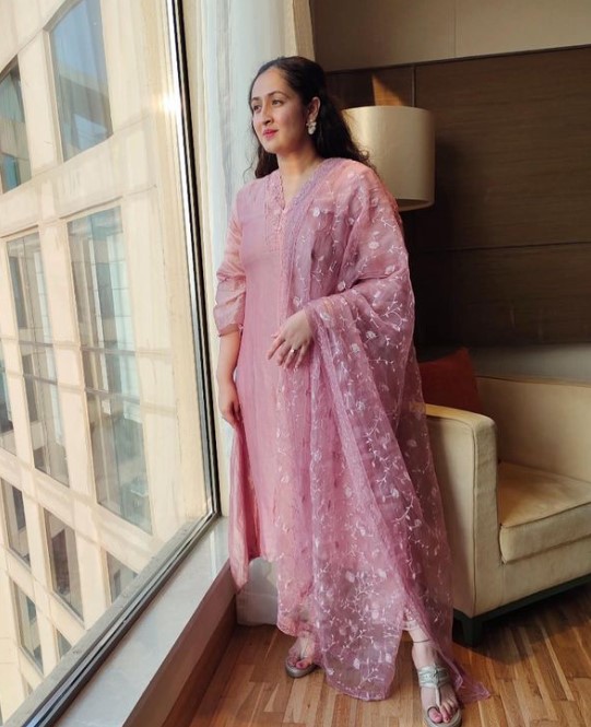 Ruchikaa Kapoor height