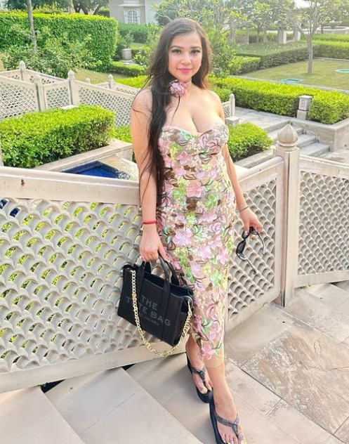 Shubhi Katiyar height