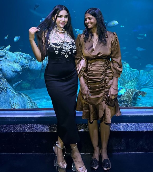 Shubhi Katiyar with her sister Joyti Katiyar