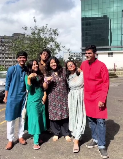 Vaibhavi Kapoor with her family
