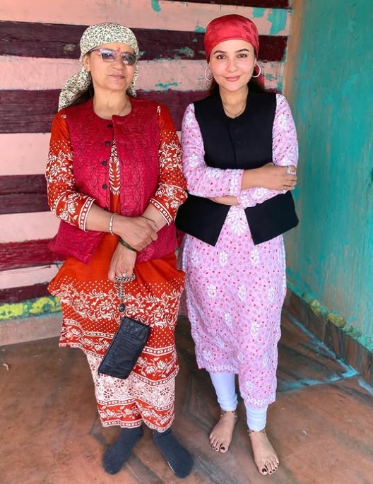 Preeti Sood with her mother
