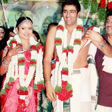 Prithi Narayanan and her husband Ravichandran Ashwin's wedding image