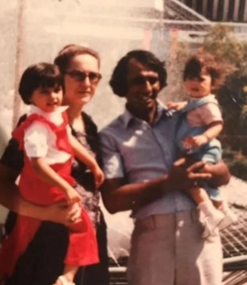 Aliya Fakhri with her parents and sister