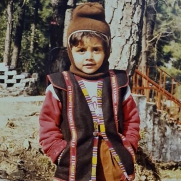 Anula Navlekar's childhood image