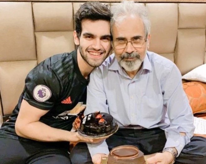 Aviral Gupta with his father