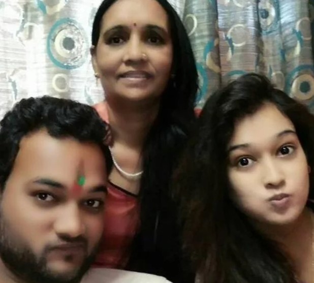 Harsha Richhariya with her mom and brother