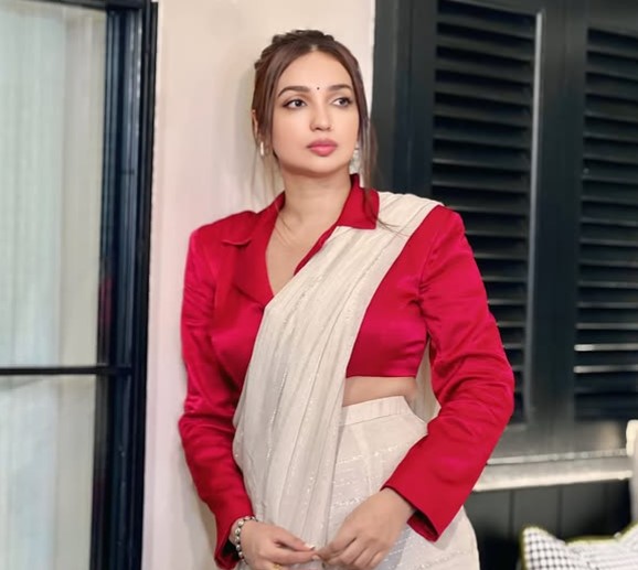 Kanika Dhillon bio