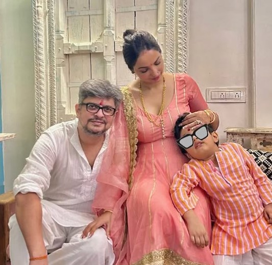 Kanika Dhillon with her husband Himanshu Sharma and son