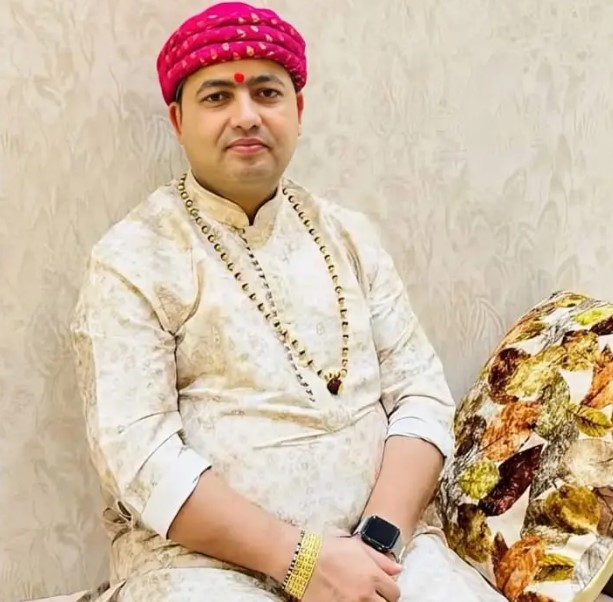 Mahant Shri Omendra Maharaj age