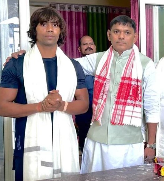 Raja Yadav with Bihar sports minister, Surendra Mehata (right)